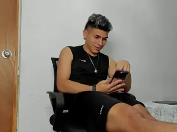 Stripchat Live Sex Cam of andrew_rose_