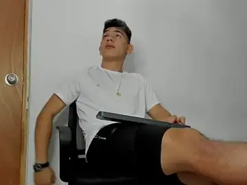 Stripchat Free Live Porn of andrew_rose_