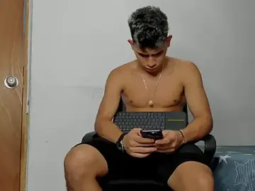 Stripchat Free Live Porn of andrew_rose_