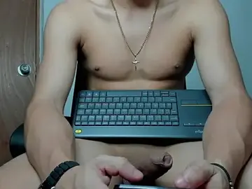 Stripchat Live Porn of andrew_rose_