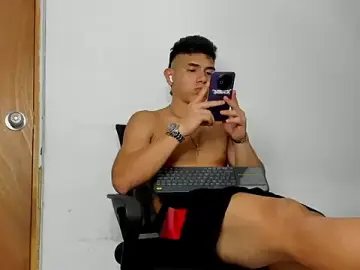 Stripchat Free Live Porn of andrew_rose_