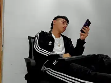 Stripchat Free Porn Cam of andrew_rose_