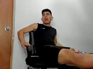 Stripchat Sex Chat of andrew_rose_