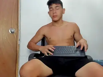 Stripchat Nude Webcam of andrew_rose_