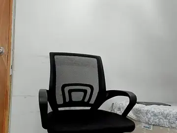 Stripchat Live Sex Cam of andrew_rose_