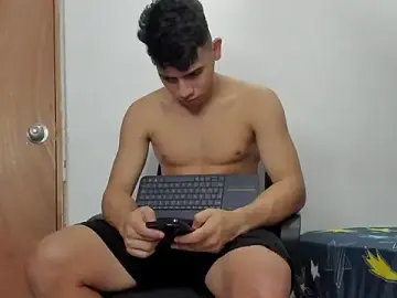 Stripchat Live Sex Cam of andrew_rose_