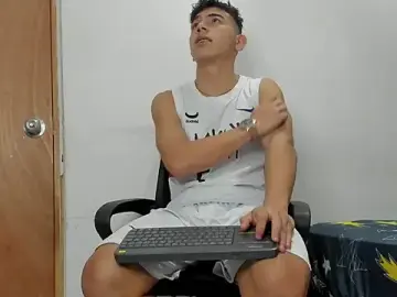 Stripchat Live Porn of andrew_rose_