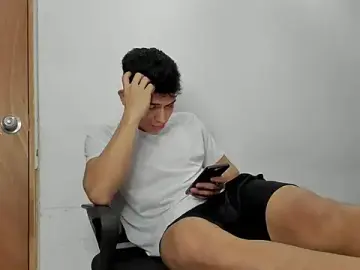Stripchat Live Sex Cam of andrew_rose_