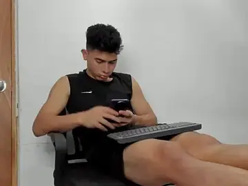 Stripchat Live Porn of andrew_rose_