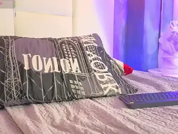 Stripchat Free Live Porn of Mia_thompson_19