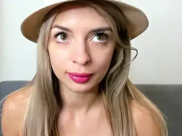 Stripchat Sex Cam of _ellen_meow_