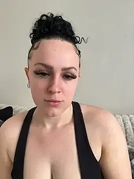 Stripchat Nude Webcam of riri_bstvx