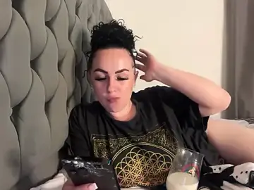 Stripchat Live Sex Cam of riri_bstvx