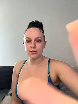 Stripchat Live Sex of riri_bstvx