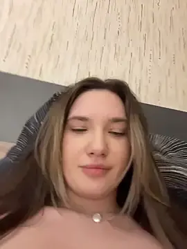 Stripchat Watch Live Sex Cams of Holly_Molii