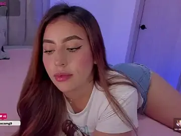 Stripchat Adult Video Chat of MaddyyLennon