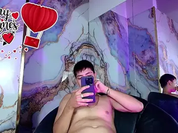 Stripchat Free Porn Cam of aaron_antonella_mds