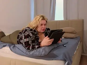 Stripchat Best live sex cam show of EllsaJean_