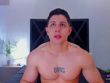 Stripchat Sex Cam of Johan_Williams_07