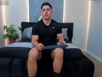 Stripchat Watch Live Sex Cams of Johan_Williams_07