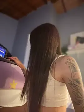 Stripchat Free Porn Cam of lauravasquez