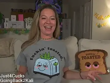 Stripchat Live Sex Cam of boomboomr00m