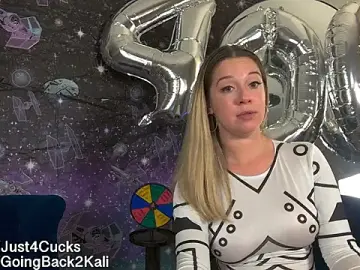Stripchat Live Sex Cam of boomboomr00m
