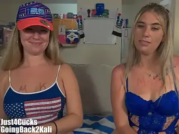 Stripchat Free Porn Cam of boomboomr00m
