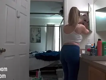Stripchat Adult Webcam of boomboomr00m