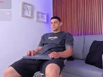 Stripchat Sex Cam of Alex_cute77