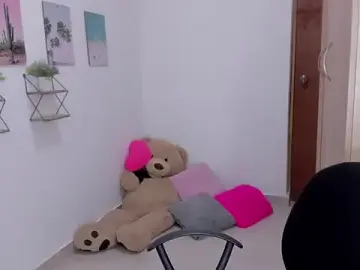 Stripchat Live Sex Cam of Emma_lean