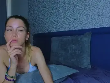 Stripchat Live Sex Cam of Kristi_Wolf