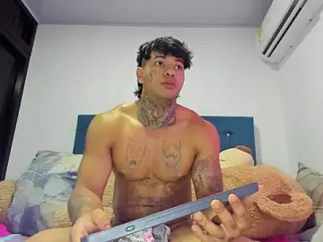 Stripchat Free Live Porn of daamonxxx19