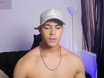 Stripchat Sex Cam of Iamdylan777