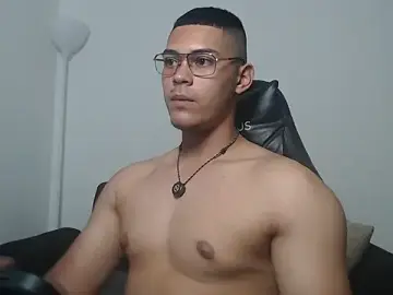 Stripchat Live Sex Cam of Iamdylan777