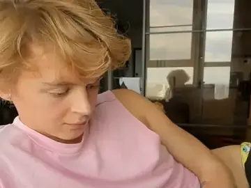 Stripchat Adult Webcam of angelAndyy