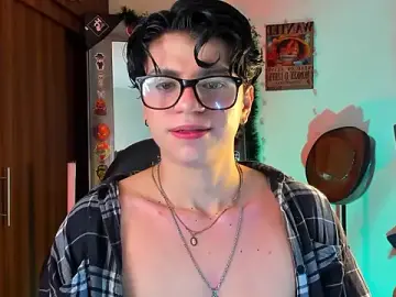 Stripchat Free Porn Cam of marckalexis