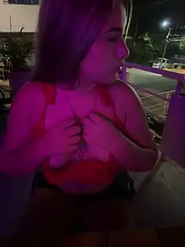 Stripchat Adult Webcam of Moom_evil1177