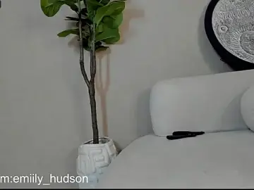 Stripchat Watch Live Sex Cams of emily_huddson_