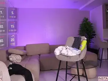 Stripchat Free Live Porn of emily_huddson_