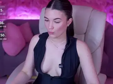 Stripchat Live Sex Cam of YourLolaBunny