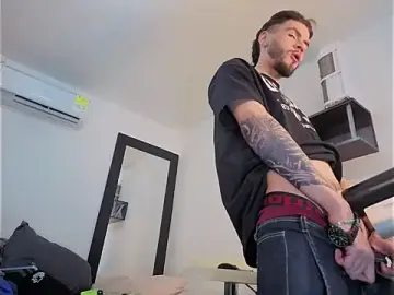 Stripchat Adult Webcams of RyanMira