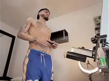 Stripchat Adult Video Chat of RyanMira