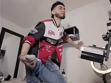 Stripchat Adult Webcams of RyanMira