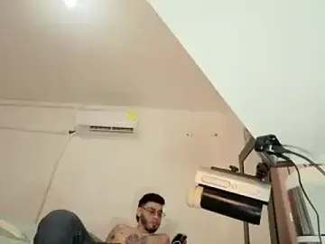 Stripchat Adult Webcams of RyanMira