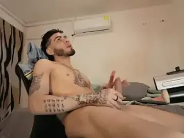 Stripchat Adult Video Chat of RyanMira