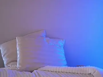 Stripchat Sex Cam of milanabaileys_