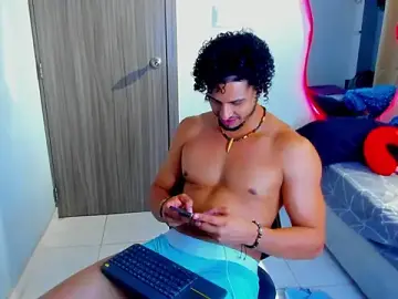 Stripchat Live Sex Cam of Kris_Khalifa69