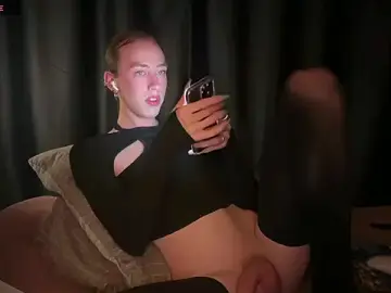 Stripchat Nude Webcam of Avril_Pearly_