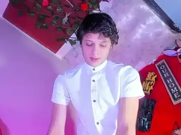 Stripchat Best live sex cam show of LilOwen_